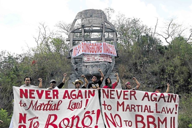 EXORCISING MARCOS GHOST Victims of human rights violations during martial law hold a rally on Friday before a giant bust of ousted dictator Ferdinand Marcos in Tuba, Benguet province, to remind voters of the evils of martial law. The group has vowed to oppose the candidacy of Sen. “Bongbong” Marcos. RICHARD BALONGLONG/INQUIRER NORTHERN LUZON 