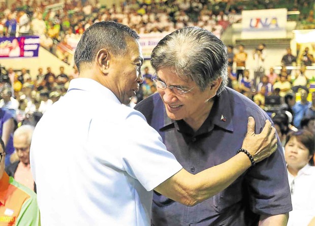 MAIN OPPOSITION PARTY Presidential aspirant Jejomar Binay and running mate Gringo Honasan work the crowd during the launch in July 2015 of the United Nationalist Alliance for the 2016 elections.  MARIANNE BERMUDEZ 