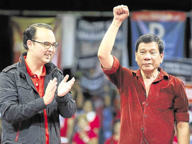 FRONT-RUNNER Rodrigo Duterte with running mate Alan Peter Cayetano. MARIANNE BERMUDEZ