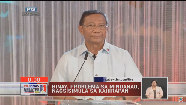 Vice President Jejomar Binay offers his solution to end the violence in Mindanao during the presidential debate at University of Pangasinan on Sunday. ABS-CBN SCREEN GRAB