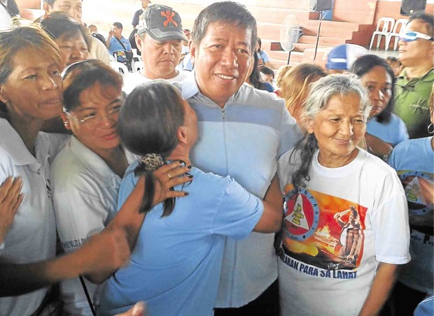 CITY of San Jose del Monte Mayor Reynaldo San Pedro is surrounded by supporters.       RON LOPEZ/INQUIRER CENTRAL LUZON