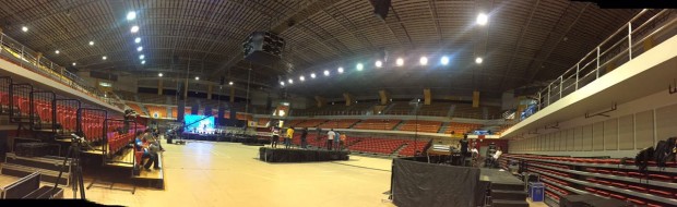 The vice presidential debate hall is being set up at University of Santo Tomas on Friday. KRISTINE SABILLO
