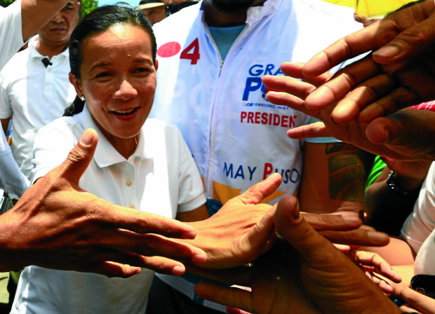 MAY 04, 2016 Presidential candidate Senator Grace Poe receives warm welcome from the residents and supporters during campaign rally in Pagbilao, Quezon. EDWIN BACASMAS