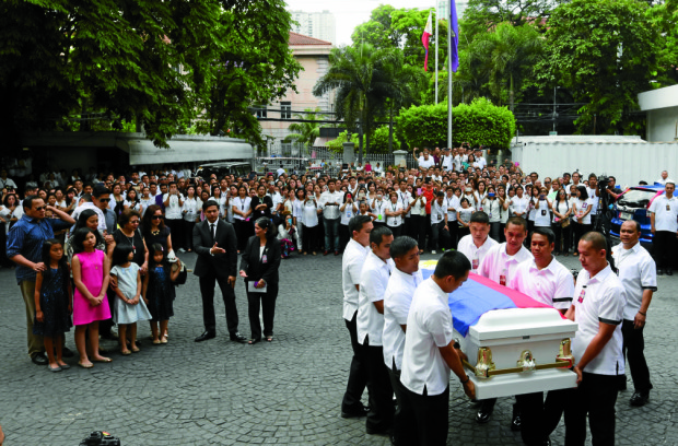 CHIEF JUSTICE CORONA'S WAKE/ MARY 5, 2016  Colleagues, Employees, relatives and friends pays their  last respect to the late SC Renato Corona in a necrologogical service held at the Supreme court Session hall.  INQUIRER PHOTO/JOAN BONDOC