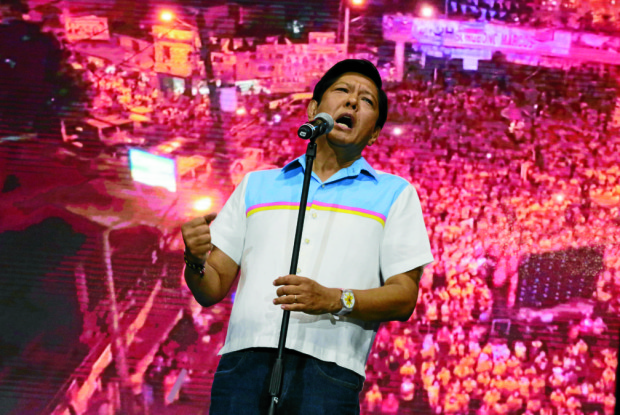 LAST PITCH / MAY 6, 2016 Vice presidential candidate Sen. Bongbong Marcos delivers a speech during his miting de avance in Mandaluyong City Thursday night, May 5, 2016. INQUIRER PHOTO / GRIG C. MONTEGRANDE