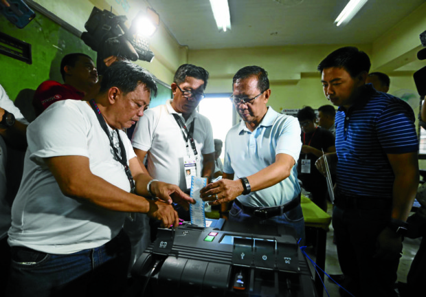 BINAY-VOTING-MAKATI CITY/MAY 09, 2016 UNA presidential candidate Vice President Jejomar Binay casts his vote accompanied by his son Junjun Binay in Precinct 189, Room 302 in San Antonio National High School, Makati City. With them are Board of Election Inspectors Chariman Dr. Victor Cabrera (2nd from left) and Third Member Joseph Rafuson (L). INQUIRER PHOTO/LYN RILLON