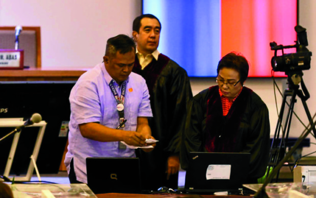 NBOC-PICC/MAY 14, 2016 COMELEC Commissioner Rowena Guanzon and COMELEC Chairman Andres Bautista at the National Board of Canvassers in PICC, Pasay City. INQUIRER PHOTO/LYN RILLON