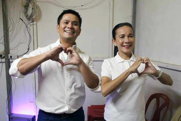 Multi-awarded singer-composer Ogie Alcasid pours his heart out to the Gobyernong May Puso of Sen. Grace Poe, vowing to help campaign for victory in the May elections. He joins many other notable personalities who came out in support of Poe. 