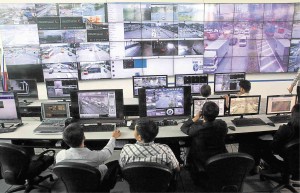 FROM a command center, MMDA personnel keep their eyes peeled for errant motorists on major thoroughfares.    FILE PHOTO