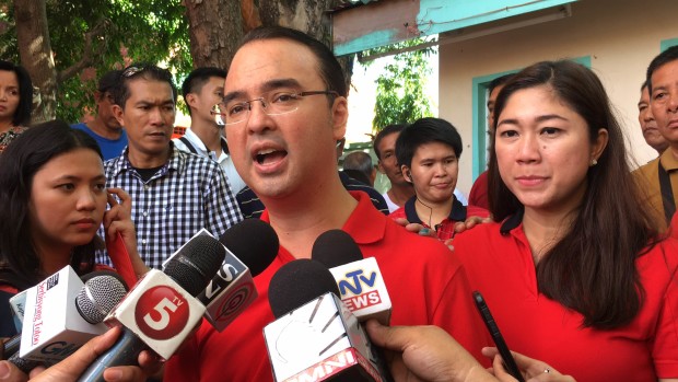 Vice Presidential bet Senator Alan Peter Cayetano faces the media with wife Taguig City reelectionist Mayor Lani Cayetano. MARK GIONGCO/INQUIRER.net