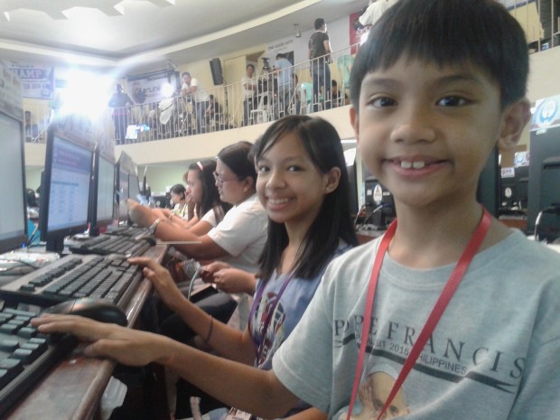 Rhyss Bunyi (right), an eight-year old volunteer at the PPCRV. NESTOR CORRALES/INQUIRER.net