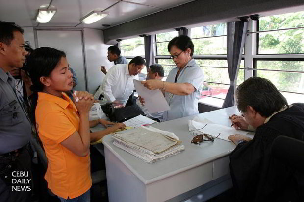 A trial court judge presides over a hearing held at a mobile court room deployed by the Supreme Court. Regional trial court judges not only deal with heavy case loads, but also with death threats. -- FILE PHOTO BY CEBU DAILY NEWS, INQUIRER