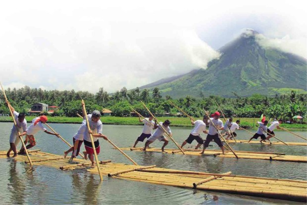 CONTESTANTS frantically row their bamboo rafts during a “balsa” (bamboo raft) race to promote tourism in Sumlang Lake during festivities last year. MARC ALVIC ESPLANA/INQUIRER SOUTHERN LUZON