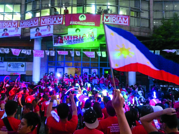 Miriam Defensor Santiago supporters in Quezon City. PHOTO BY RICHARD REYES