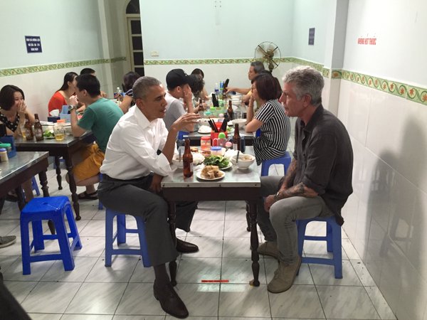 US President Barack Obama shares some noodles and beer with TV host Anthony Bourdain. PHOTO FROM BOURDAIN'S TWITTER ACCOUNT