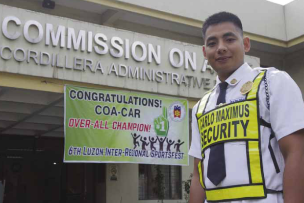 NEW LAWYER’S LAST FEW DAYSONTHE JOB Commission on Audit security guard Roy Lawagan could be counting the days till May 15, when he quits his job and joins a law firm inManila. Lawagan joined some 1,700 new lawyers when he passed the 2015 bar exams. RICHARD BALONGLONG/INQUIRER NORTHERN LUZON