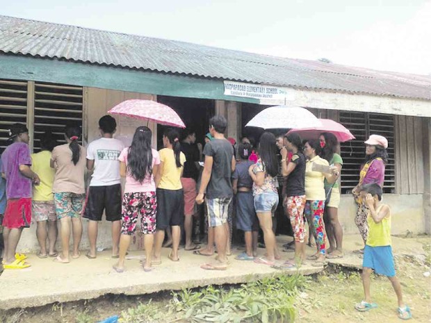 VOTERS queue for special elections in Nagpapacao, a village in the remote town of Matuguinao in Samar province. JENNIFER SUMAGANG-ALLEGADO/INQUIRER VISAYAS