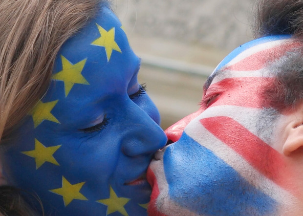 Young people  kiss each other  at Brandenburg Gate in Berlin, Germany, Sunday June 19,  2016 to support the ' Remain'  voters in Britain's referendum.  The campaign in the referendum over Britain's future in the European Union is about to resume full throttle after being on hold due to the killing of a popular lawmaker.  British voters head to the polls on Thursday to decide if the country should stay in the European Union or leave it.  (Joerg Carstensen/dpa via AP)