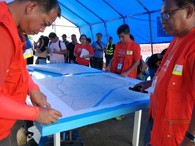 Maps were laid out in the command center tent to quickly pinpoint incidents around the cities of Pasig and Marikina.CHRISTIAN VENUS/Inquirer Volunteers