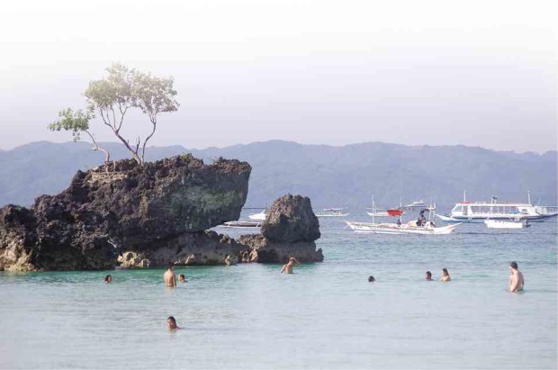 THE AREA called Station 1, near the iconic Willy’s Rock, is a popular spot for tourists to gather and wait for picture-perfect sunsets on Boracay Island in Malay town, Aklan province. ROBERT ABAÑO