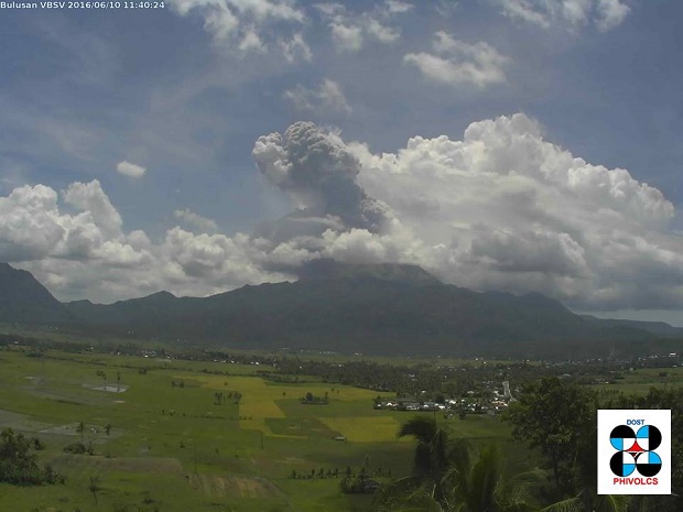 Mt. Bulusan in Sorsogon province spewed a 2-kilometer ash column around 11:35 a.m., Friday, the Philippine Institute of Volcanology and Seismology (Phivolcs) reported. PHOTO FROM PHIVOLCS' TWITTER PAGE