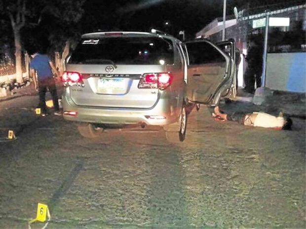 A POLICEMAN takes a closer look at the Fortuner used by suspect Jeffrey “Jaguar” Diaz, said to be Central Visayas’ No. 1 drug lord, and his driver, Paul Vincent Pansacala Igloria, when they clashed with policemen that led to their deaths in Las Piñas City on June 19. It was not immediately known whether the body that lay beside the SUV was Diaz’s or Igloria’s. PHOTO FROM ASPO UGBINAR AGRAVANTE’S FACEBOOK