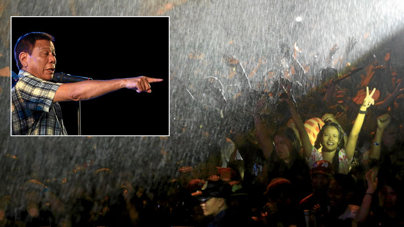 WET AND WILD  Thousands of supporters of President-elect Rodrigo Duterte (inset) brave the downpour during the thanksgiving party held at Crocodile Park in Davao City’s Ma-a District. Duterte repeated his program to push hard against crime, particularly drug trafficking, and corruption in government agencies. EDWIN BACASMAS