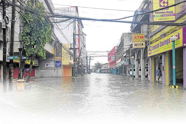 SOME streets in Legazpi City turn into rivers during heavy rains.     MARK ALVIC ESPLANA/INQUIRER SOUTHERN LUZON