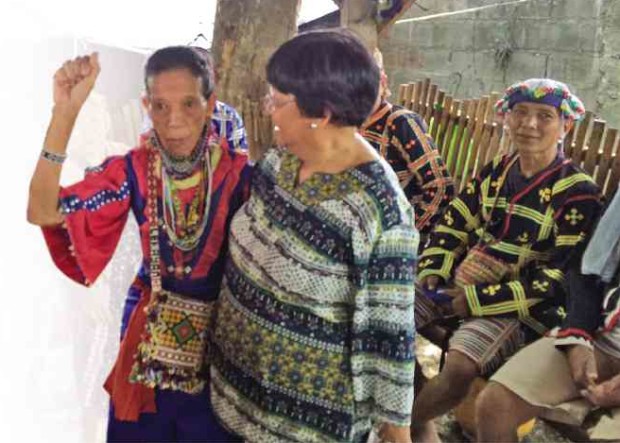 INCOMING Social Welfare Secretary Judy Taguiwalo (right, standing) meets Bai Bibyaon, the only woman leader of the Manobo tribe, on Wednesday. Taguiwalo visited the “lumad” evacuees who have been staying in a church compound in Davao City for more than a year now. NICO ALCONABA/INQUIRER MINDANAO