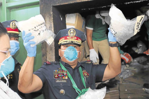 HOT STUFF  Philippine National Police Director General Ronald dela Rosa shows packs of “shabu” seized in several raids that became part of the P1.77 billion worth of illegal drugs destroyed by the Philippine Drug Enforcement Agency in Trece Martires City in Cavite province on Thursday. RAFFY LERMA