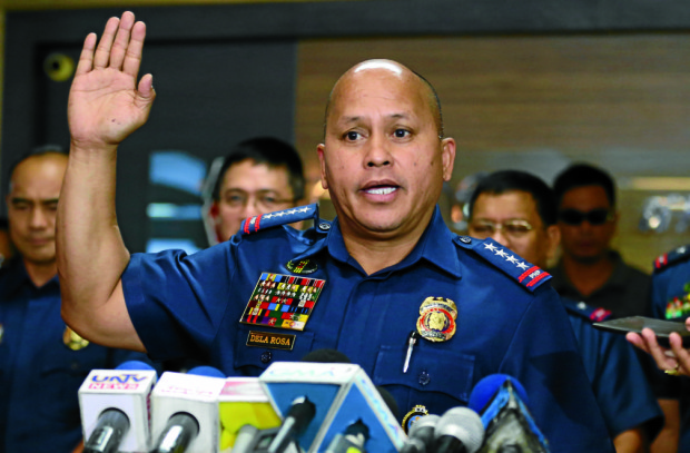 PNP Chief, Police Director General Ronald De La Rosa gestures to shiow how he was sworn in as a policeduring a press conference at Camp Crame, Quezon City.INQUIRER PHOTO/RAFFY LERMA 