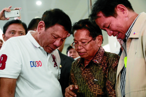 President Rodrigo Roa Duterte; Ghadzali Jaafar, MILF vice chairman forpolitical affairs and Atty. Randolf Parcasio of the MNLF talks during the MindanaoHariraya Eid'l Fitr in Davao City on Friday. PPD/Rene B. Lumawag 