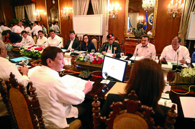 President Rodrigo R. Duterte meets with former presidents Gloria Macapagal-Arroyo, Fidel Ramos, Joseph Estrada, and Benigno Aquino III in Malacanang for the National Security Council meeting on July 27, 2016. PHOTO BY PPD