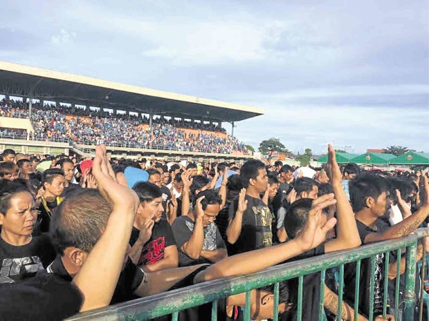MORE than 10,000 confessed drug dependents in Pampanga gather at a grandstand in the City of San Fernando, promising before local and police officials to reform and avoid illegal drugs. TONETTE T. OREJAS/Inquirer Central Luzon