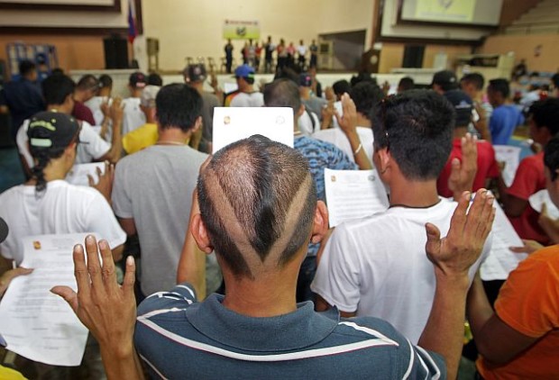 Hundreds of drug users and pushers all over the country have surrendered to the police for drug rehabilitation and assistance to shift to legal livelihood. (CDN FILE PHOTO/TONEE DESPOJO)