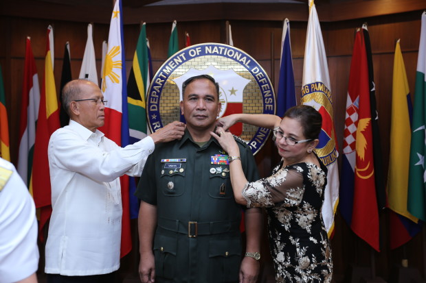 Armed Forces chief of staff Gen. Ricardo Visaya received his fourth star on Friday. A four-star rank is the highest military position and is exclusive to the AFP chief. PHOTO FROM AFP Public Affairs