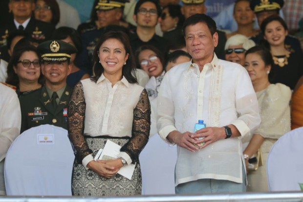 Vice President Leni Robredo takes the opportunity to set an appointment with President Rodrigo Duterte during the Armed Forces of the Philippines change of command ceremony at Camp Aguinaldo on Friday. PHOTO FROM LENI ROBREDO'S TWITTER ACCOUNT