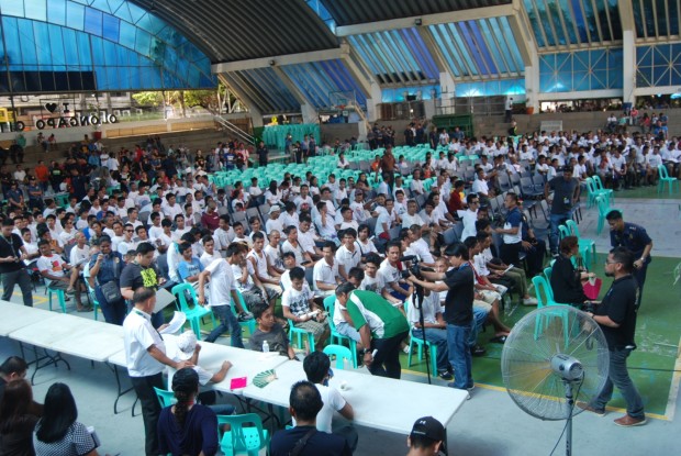 About 2,000 confessed drug users and pushers turn themselves in during a ceremony for mass surrender held in Olongapo City and Subic, Zambales, on Friday morning. The mass surrender is part of the police’s Oplan Tokhang program. ALLAN MACATUNO