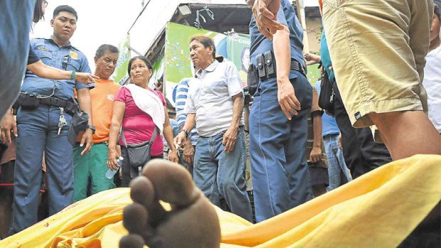 ANOTHER ONE BITES THE DUST    Funeral parlor workers lift the body of one of the two drug suspects who were killed in an alleged shootout with police in Barangay Bonuan Tondaligan in Dagupan City on Monday. RAY B.ZAMBRANO/INQUIRER NORTHERN LUZON