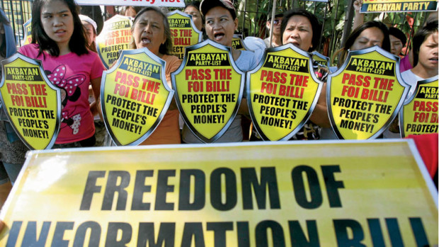 FOI BILL PASSAGE Activists push for the passage of the freedom of information bill in the House of Representatives. —INQUIRER PHOTO