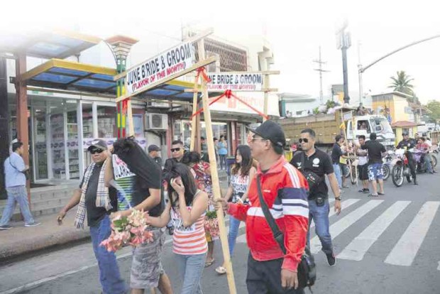 COUPLES suspected of selling or using illegal drugs are paraded in Tanauan City, Batangas, as part of the city government’s campaign to shame criminals.      PHOTO COURTESY OF TANAUAN CITY GOVERNMENT
