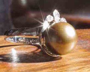 A sample of a pearl ring being traded at Greenhills:  Former Saguiran mayor Rasmin Macabago of Lanao del Sur says she's a jewelry trader, not a drug coddler. (INQUIRER FILE PHOTO/JILSON SECKLER TIU)