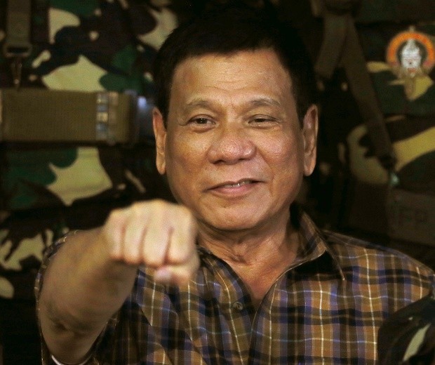 Rodrigo Duterte, fist bump