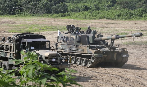 South Korea's army K-9 self-propelled artillery vehicle moves during an exercise in Paju, South Korea, near the border with North Korea, Thursday, Aug. 4, 2016. A medium-range ballistic missile fired Wednesday by North Korea flew about 1,000 kilometers (620 miles) and landed near Japan's territorial waters, Seoul and Tokyo officials said, one of the longest flights by a North Korean missile. AP 