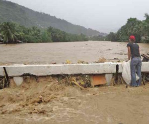 Swollen river (FILE PHOTO BY ROBERT GONZAGA/ INQUIRER CENTRAL LUZON)