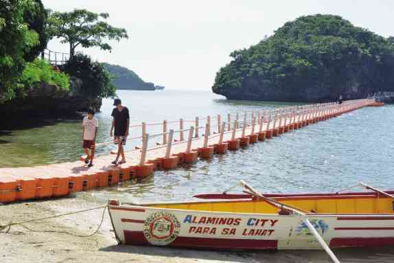 ALAMINOS CITY has discouraged “bangus” production in its waters because of fears it would pollute the Hundred Islands National Park. RAY B. ZAMBRANO/INQUIRER NORTHERN LUZON