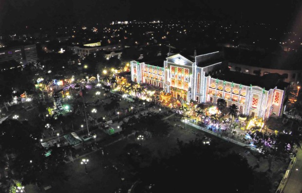 AGLOW The Quezon provincial capitol building (above), aglow in multicolored lights, serves as a backdrop for this year’s Niyogyugan Festival, where the province’s coconut industry takes center stage. DELFIN P. MALLARI III