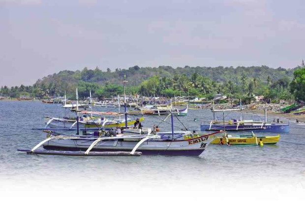 FISHERMEN’S boats are docked near the shore of Cato village in Infanta town, Pangasinan province.WILLIE LOMIBAO/INQUIRER NORTHERN LUZON
