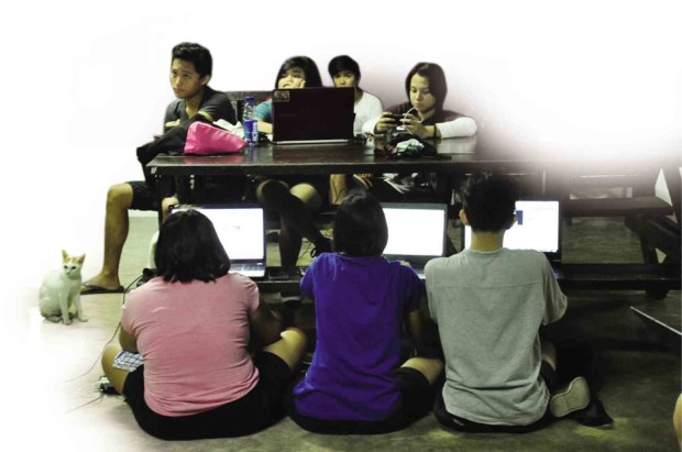 STUDENTS try to access the Student Academic Information System website on their gadgets at a dormitory inside the University of the Philippines Los Baños campus in Laguna.         BONG RANES/CONTRIBUTOR