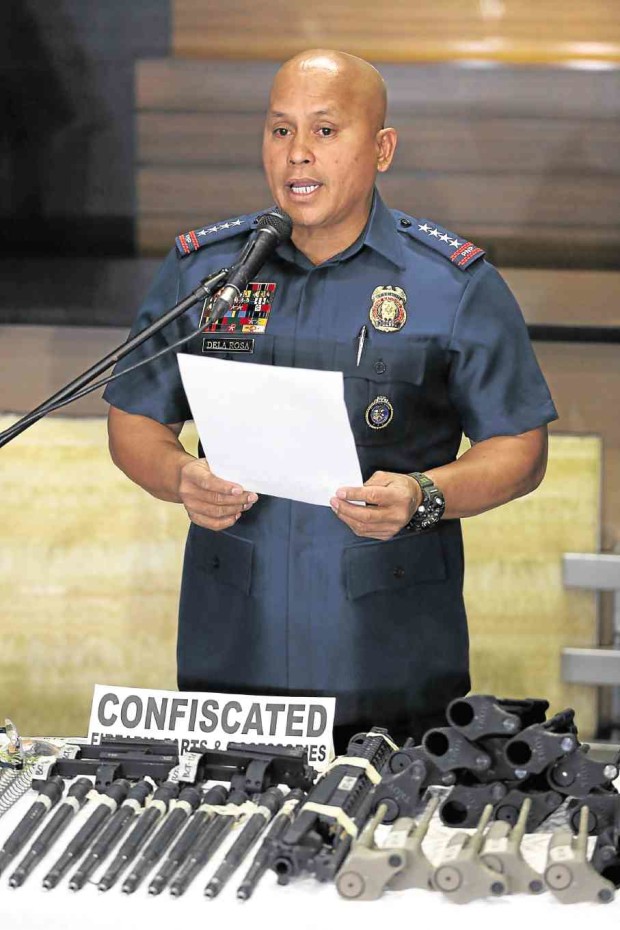  TOOLS OF ASSASSIN’S TRADE?  PNP Director General Ronald dela Rosa shows the trove of confiscated gun parts shipped from the United States that he said would be used to assassinate President Duterte. NIÑO JESUS ORBETA 